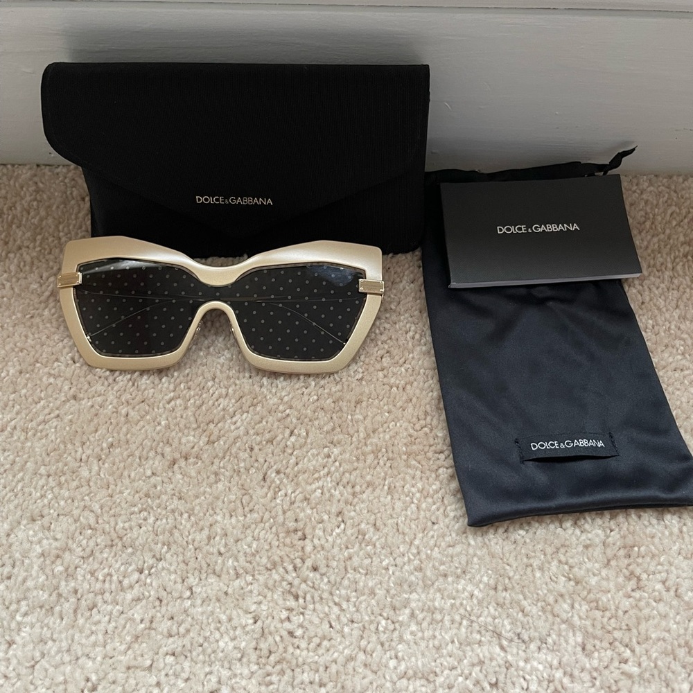 ⛔️SOLD⛔️Gold Dolce & Gabbana Sunglasses like new